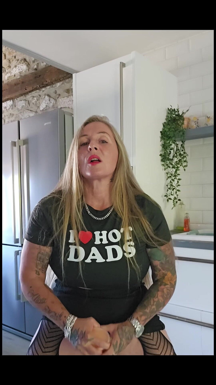 Kitty James: Fisting Toy Piss Drink