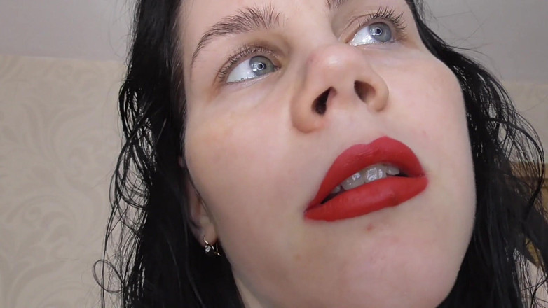 Anna Sky: Una donna gigante vuole mangiarti
