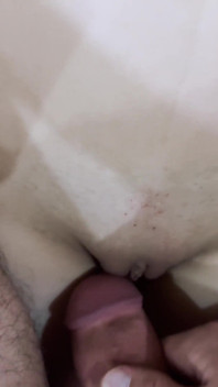 Chica flaca con coño apretado de 18 años