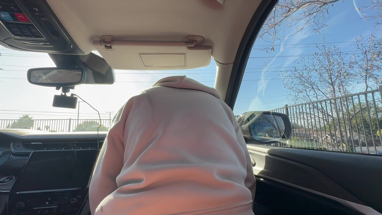 SquishMallow3328: Lekkere Jimmy en Sletterige Kitty worden geil in de auto...