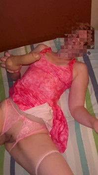 Hotwife Dalam Gaun Merah Jambu Mendapat Fucked