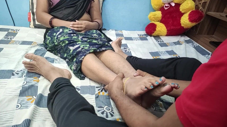 Vaigavarun Feet romance: Massaggio ai piedi