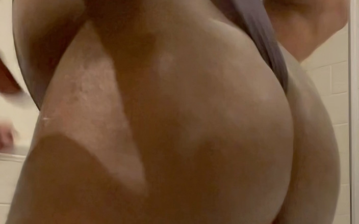 Black mature muscle Brody Richardson: Büyük kaslı extravaganza