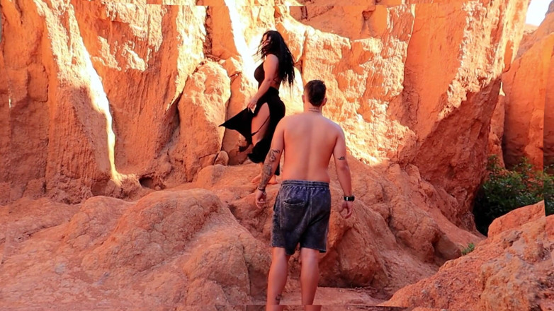 Aaroon Mush: Sex im Freien! Eine süße Kolumbianerin mitten in der Wüste,...