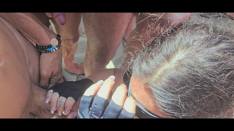 NubeBukkake: Uwielbiam koszulkę Bukkake Beach z gangbangiem