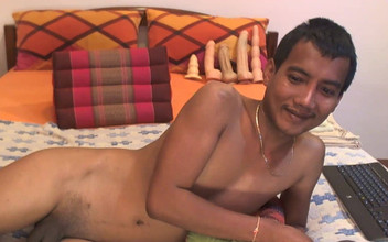 Nueng_Thai: Nueng 106 gros godes, bas nylon blancs et que je jouis...