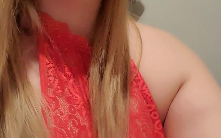 Mandy Foxxx: Verveelde huisvrouw spuit alleen op Valentijnsdag met haar nieuwe glazen...