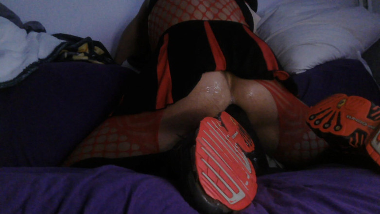 Damaged Hole: Svart Röd Cheerleaderdräkt, BBC Ska Rida Till Orgasm