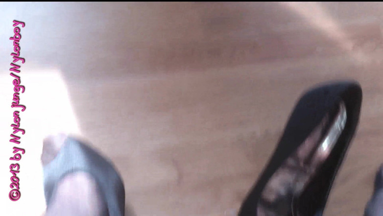 Carmen_Nylonjunge: Fuck black toes