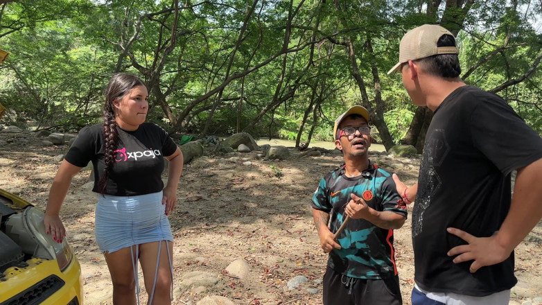 Duoafroditas: Jag hjälper en tjock latina att härja mitt ute i...