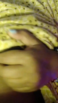 Fată sexy indiancă desi cu țâțe mari arată sfârcurile fierbinți