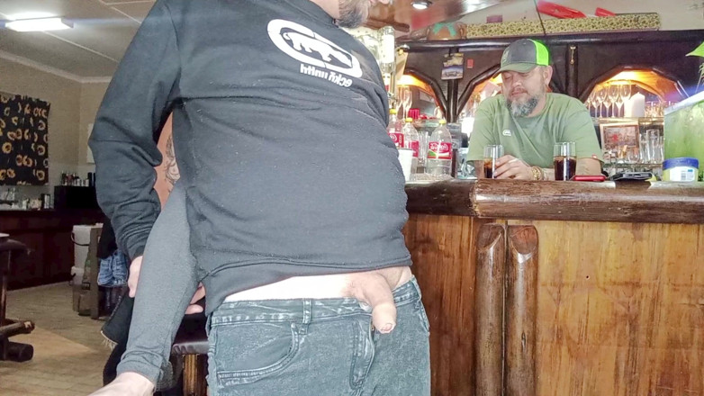 Bigjoefuckalott: Sąsiad z sąsiedztwa robi moją żonę, gdy oglądam z witryny baru