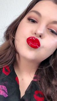 Glossy Red Lips JOI