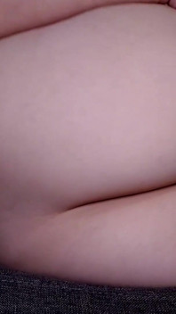 Bochechas abertas saltam naturalmente ignorando