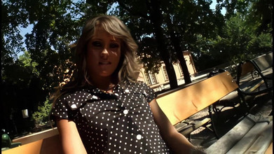 Crispy Teens: エッチな20歳の痴女がホットな輪姦で3本の硬いチンポに挑む