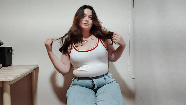 Nicole Passat: 可爱的微胖女孩自慰并潮吹