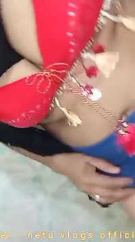 戴着穆斯林头巾的漂亮印度荡妇在印度做色情舞蹈