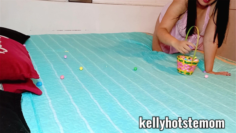 BBW Kelly Mom: Stor Röv Styvmor Klädd Som En Påskkanin Kommer in För...