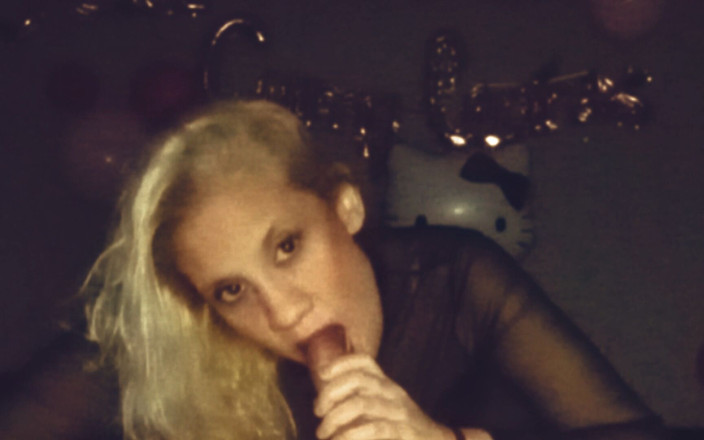 My sweet milfs: 03 Maturidade Quente Sugando Na Caixa Gloryhole - Marian