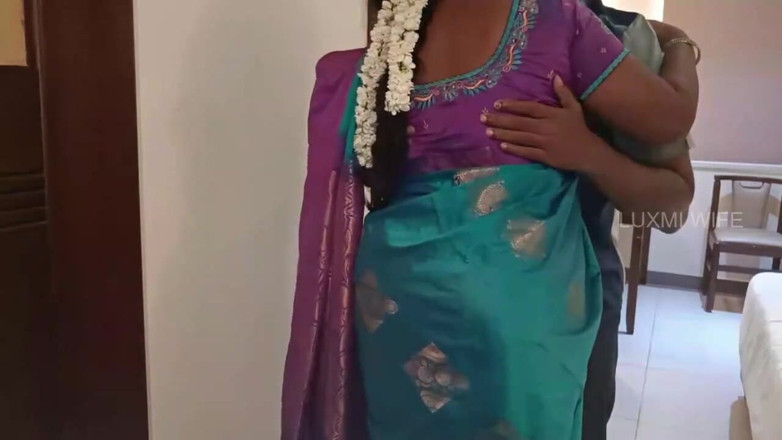 Luxmi Wife: Seks untuk sewa - pemilik rumah mengongkek isteri dalam saree sutera -...