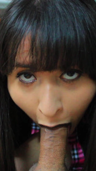 La ragazza gotica succhia il professore