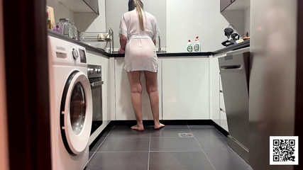 Alina Rai: 继母的清洁日