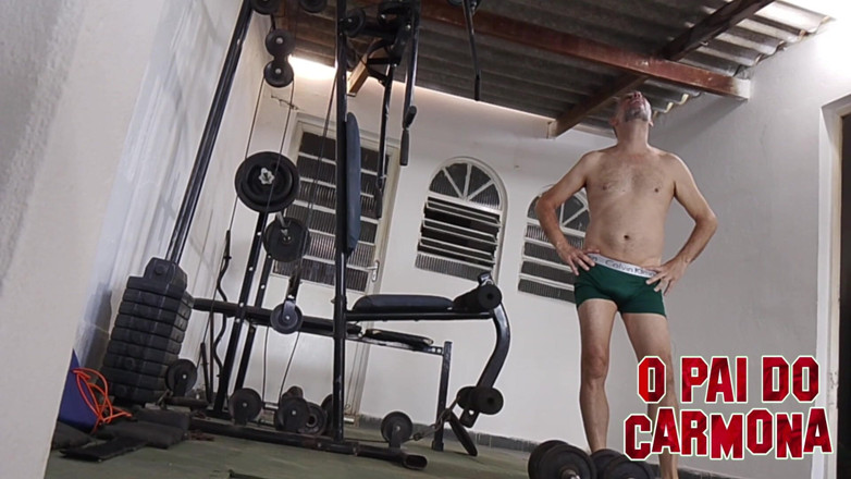 Carmona's father: Camera Films Naked Crown at the Gym