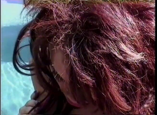 VOP Porno: Video lesbian hot tante seksi di kolam renang
