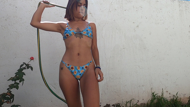 Sara Latina: Ragazza calda in bikini