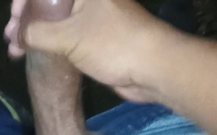 Giarlem slv: 我在街上的夜晚射精