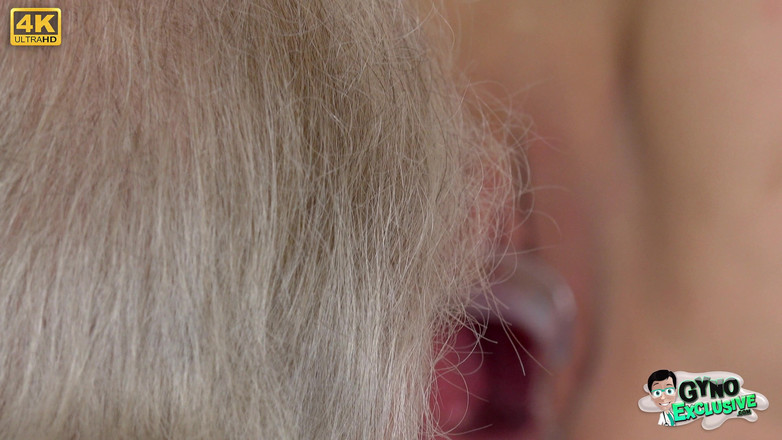 Gyno Exclusive: 年轻熟女sarah Simons的子宫颈检查