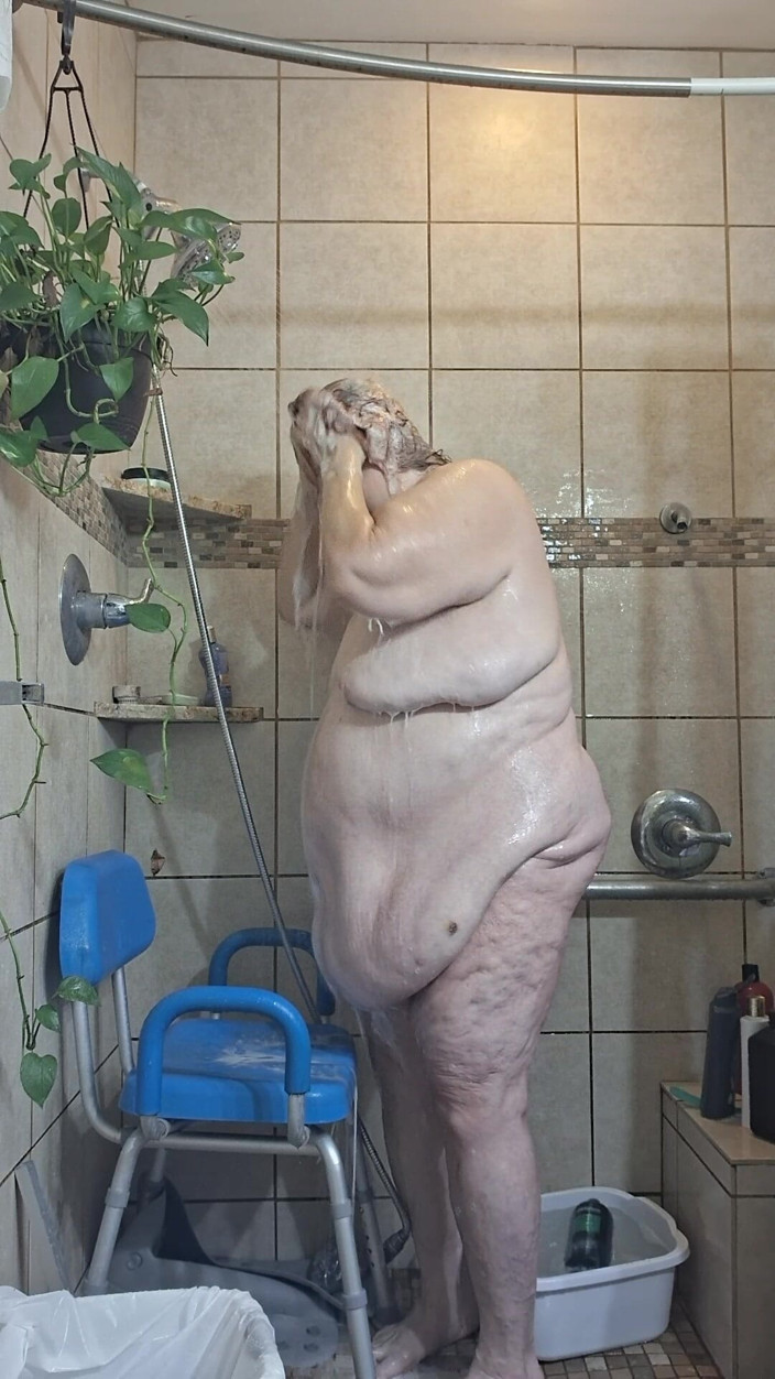 BBW nurse Vicki adventures with friends: Big Beauty Krankenschwester Vicki Ist Ganz Verschwitzt Und Muss Pinkeln!!