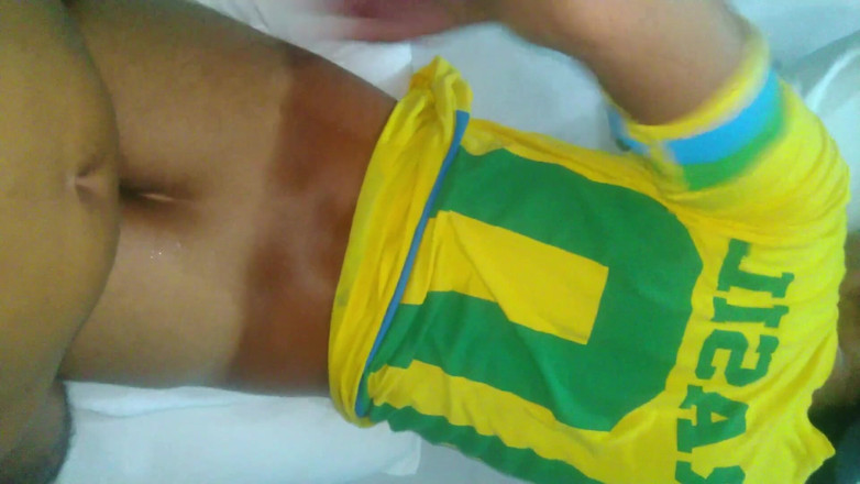 MiguellTrajano: Un grosso giocatore di cazzo è venuto senza chiedere e impregnato...