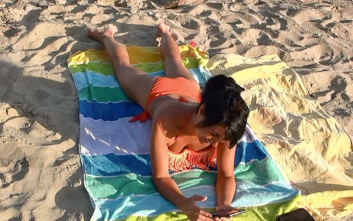 Alexandra Wett: समुद्र तट पर मुफ्त चुदाई