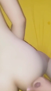 Bel giovane ragazzo gay viene scopato senza preservativo dal suo vicino etero e viene dentro il suo bel culo gay