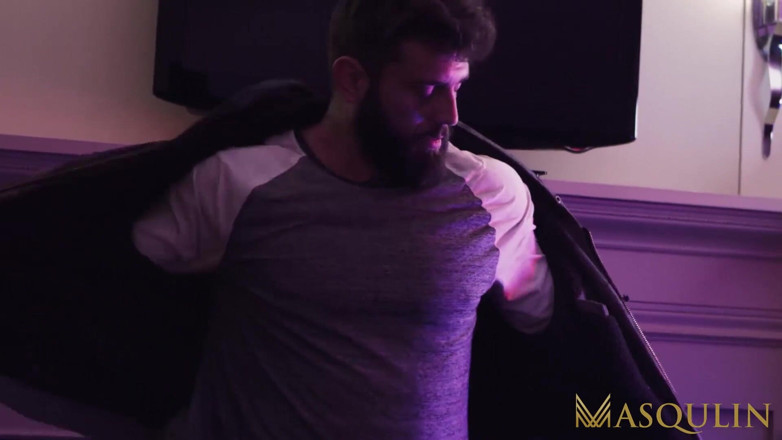 Masqulin: Masqulin - Markus Kage mira a Jay Dymel y Ryan Stone...