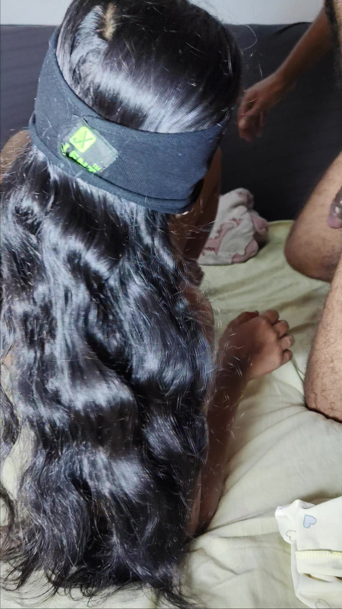 Cute queen: Une desi tannu se fait baiser la chatte