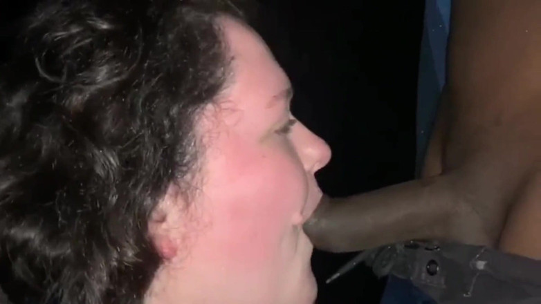 Real homemade BBW BBC porn: Youngenglishbbw - nata4sex si cewek hot ini lagi asik nyepong kontol...