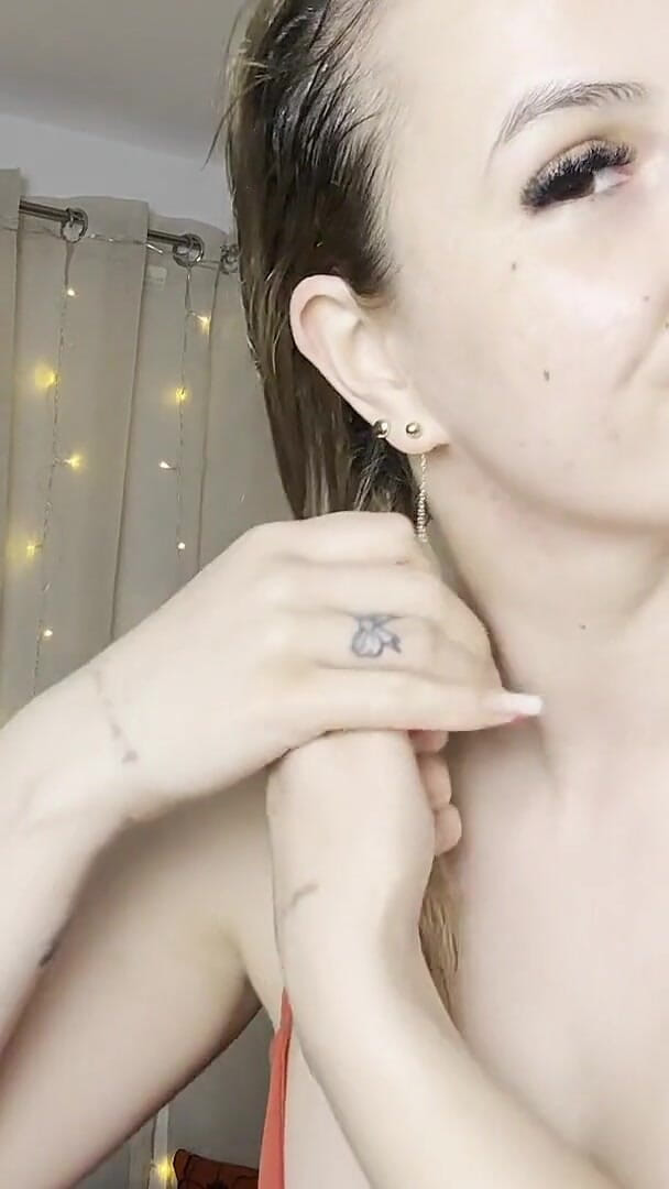 Sexy_Emeli: Oil My Hair Then Wash It in Bathtub