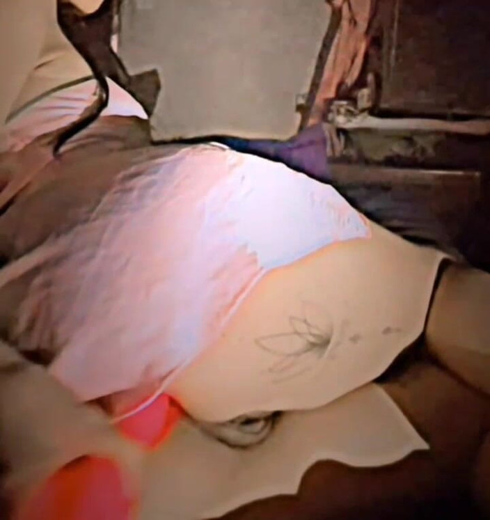 Axel R: Moje přítelkyně si dává robertek do zadku