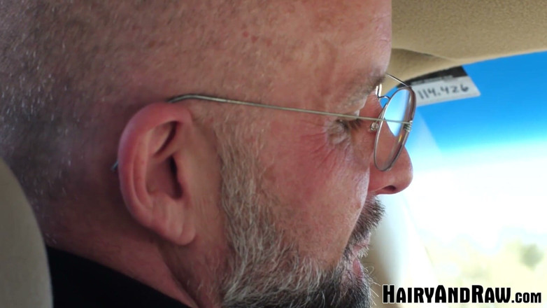 Hairy And Raw: HAIRYANDRAW - Chlupaté hřebci Adam James a Avi Strider bez sedla