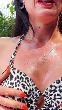 Sudor doble en las axilas JOI