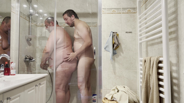 Aimeronds: Mandi air panas dengan ayah besar