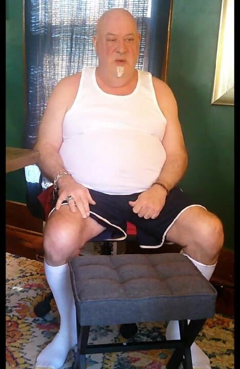 beardaddychub: Steve entra nei guai per rubare la biancheria intima!