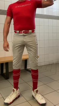 Buff Dilfjockdad87 pajea en el vestuario en Baseball Gear