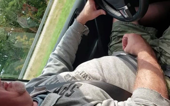 beardaddychub: Masturbazione in macchina! Sborrata di diversi video di sego in...