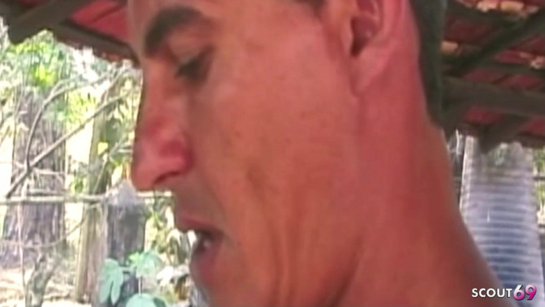 Shemale TS Collection: Seks threesome bareng dua pria di luar ruangan! Wajib banget!