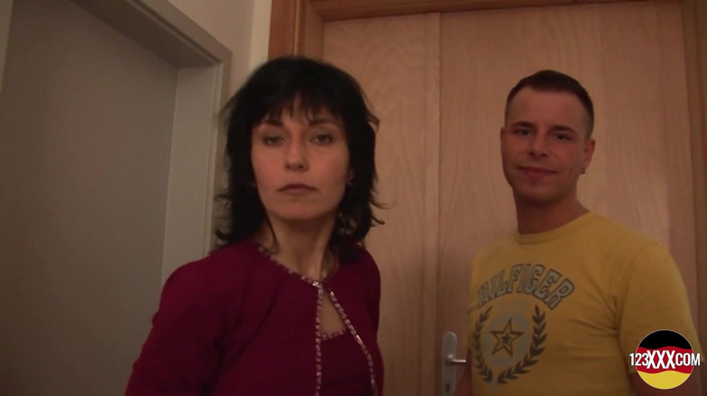 123XXX - 100% Amateurs: After a Brief Chat, the Sexy Brunette Explains Who Rides...