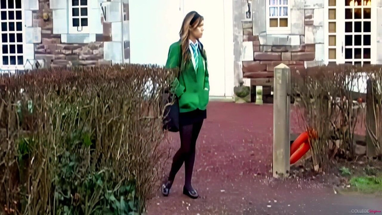 College Uniform: Samantha Buxton'ın yer aldığı derse geç kaldım