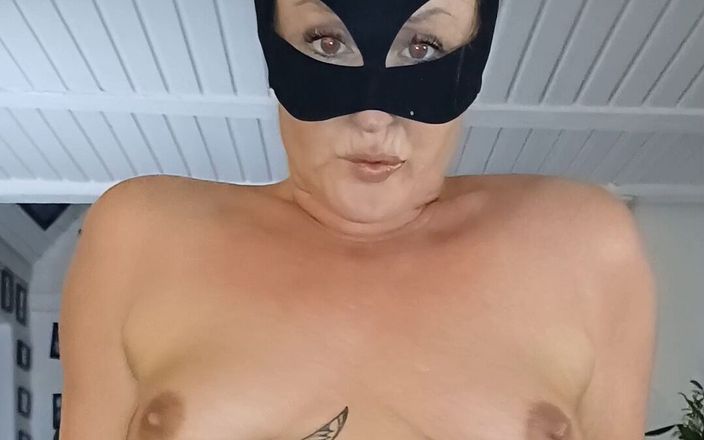 Sexy and masked: Mẹ kế nghiệp dư nóng bỏng gợi cảm cưỡi con...